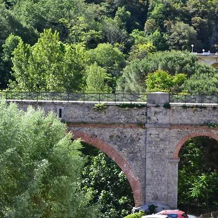Daire A 100 Metres Des Thermes Vue Sur Montagne. *